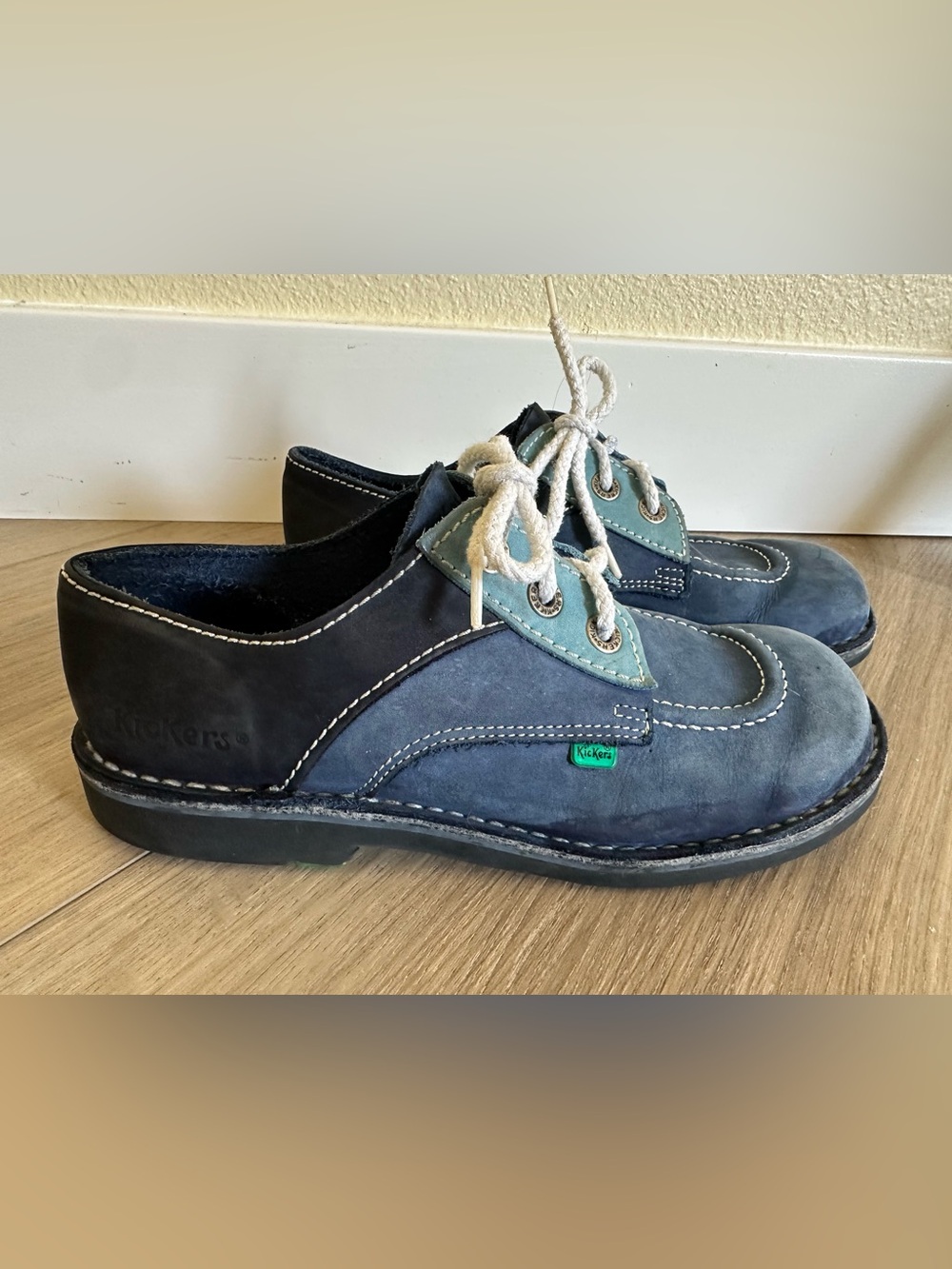 Kickers Men's Navy and Blue leather  Suede Lace-Up Oxfords. 4 W